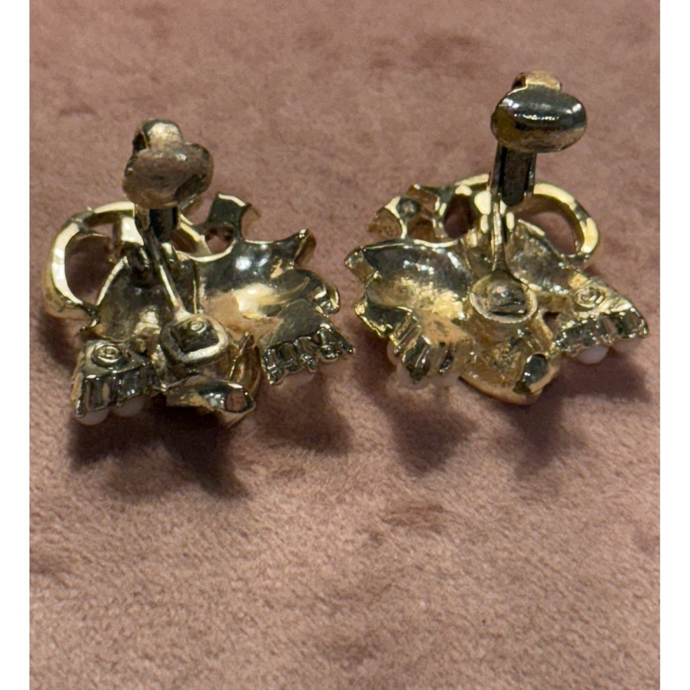 Vtg CORO signed Earrings Salmon‎ Color Leaves Floral Retro Ornate Gold Tone - Picture 2 of 5